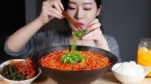 '틈새라면 3봉 매운고추 파김치 라밥 리얼사운드먹방/THE SPICIEST KOREAN NOODLES Mukbang Eating Show Mì Cay Mie pedas 最も辛い麺'