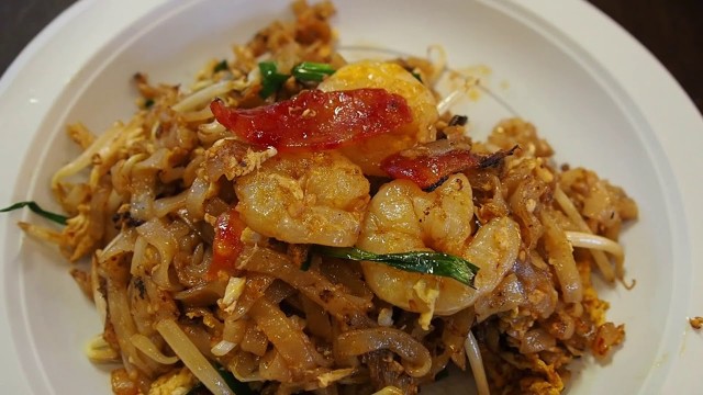 'PENANG CHAR KWAY TEOW | Malaysian Street Food in Sentosa'