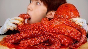 'ASMR SPICY FIRE GIANT OCTOPUS 불닭 대왕 문어 먹방 MUKBANG SEAFOOD SQUID EATING SOUNDS Gurita Bạch tuộc 大王タコ'