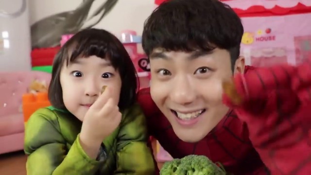 'Green Food 초록색 음식 슈퍼히어로! Superheroes Eat Green Food Vegetables Food for Kids 마슈토이 Village LK'