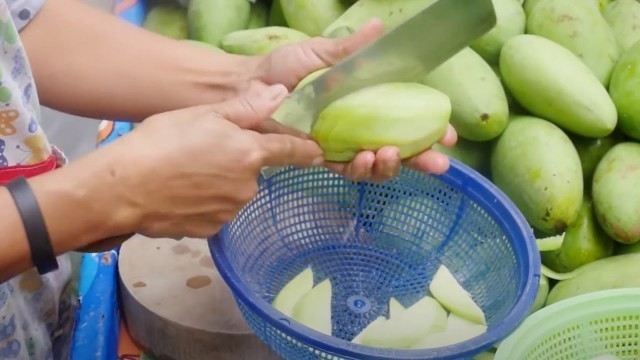 'THAILAND STREET FOOD - SOUR MANGO with NAAM JIM, खट्टे आम, มะม่วงน้ำปลาหวาน, Mangga asam ❤️️'