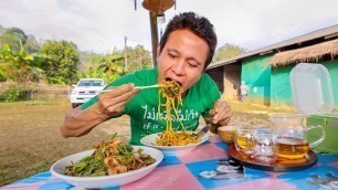 'Street Food Mountain - CHILI OIL YELLOW NOODLES + Tea Leaf Salad! ⛰️ Ban Rak Thai (บ้านรักไทย)'