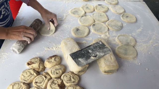 'Hardworking Couple Selling Cakoi Donut - Malaysian Street Food'