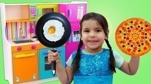 'Ellie Pretend Play Cooking Food on Kitchen Toys | Funny Food Toys Story Video for Kids'