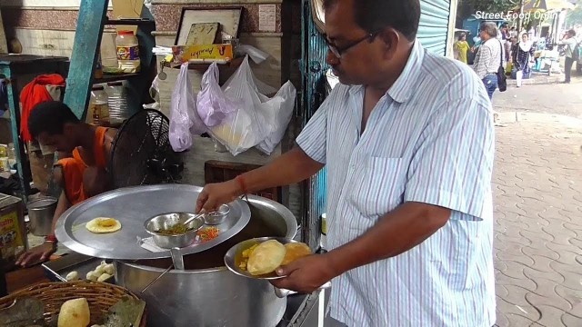 'Hing Kachori / Garam Singara | Street Food Kolkata Desopriya Park'