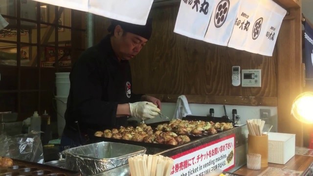 'Japanese Street Food - Making TAKOYAKI - SHINSEKAI TOWER - OSAKA - JAPAN'