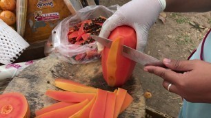 'PAPAYA FRUIT, Prepare the easy way - Thailand street vendor ❤️️'