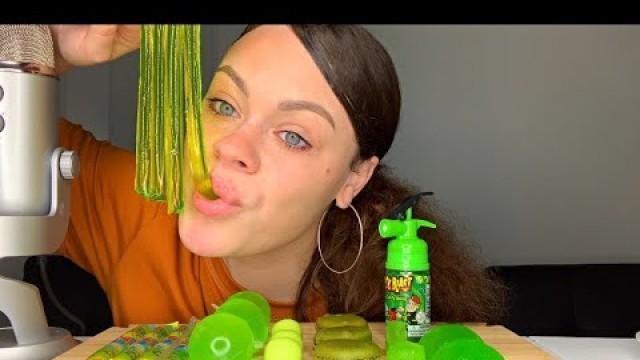 'ASMR GREEN FOOD JELLY NOODLES, EDIBLE SPOONS, TIKTOK JELLY FRUIT, MACAROONS, GUM BALLS MUKBANG'