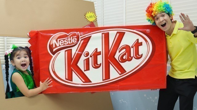 'Suri Pretend Play w/ Giant Kitkat Chocolate Bar & More Giant Food'