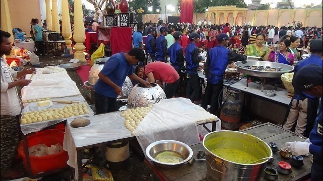 'Lavish Indian Wedding: Epic Food Stalls serving Yummy Street Food & Restaurant Quality Foods, India.'