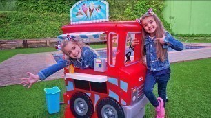 'GISELE AND CLAUDIA PRETEND PLAY FOOD TRUCK TOY!! LAS RATITAS!!'