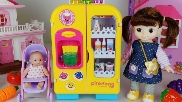 'Baby Doll food Refrigerator and baby shark toys play house story - ToyMong TV 토이몽'