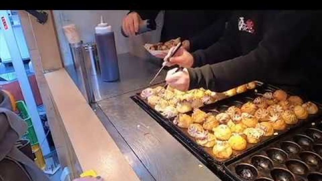 '大阪　道頓堀　インパクトがすごい　踊りだこ　たこ焼き　Delicious Takoyaki of Osaka street food - TAKOYAKI 　Nanba　章魚小丸子　章鱼烧'