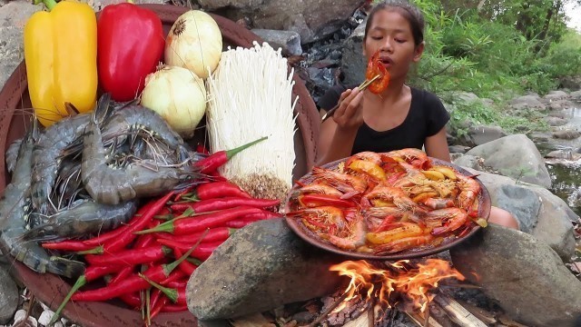 'Cooking Shrimp Curry Spicy with Bell peppers for Food - Survival skills Anywhere Ep 87'