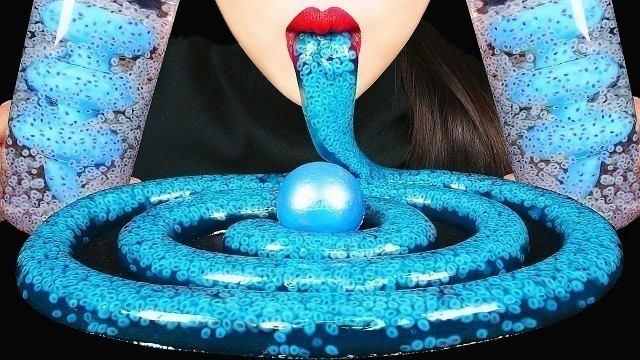 'ASMR BLUE FOOD: EDIBLE GIANT FROG EGG JELLY NOODLE, PLANET GUMMY, MOST INTERESTING DRINKING SOUNDS'