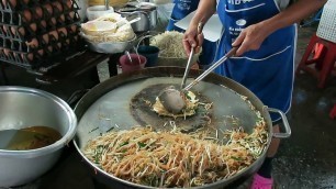 'How to make Pad Thai Egg Noodles - Thailand Street Food'