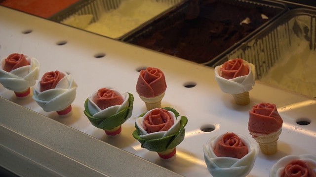 'Myeongdong Pretty Rose Ice cream(Korea street food In 명동)'