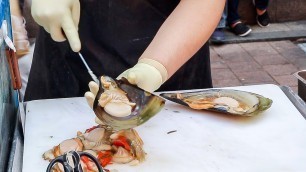 'GIANT Mussels / Grilled Pen Shell with Cheese, Korean Street Food in Seoul'