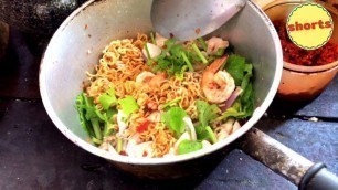 'Shorts - Thai Instant Ramen Noodle Spicy Salad (Yum Mama) Thai Street Food | Food Good Taste'