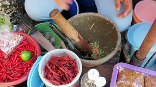 'Thai Street Food - Som Tam - Green Papaya Salad'