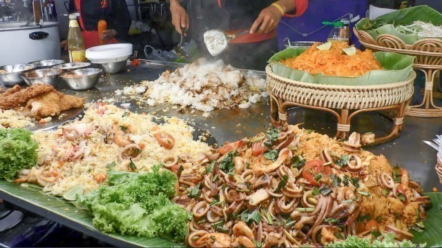 'Thailand Street Food. Grilled Seafood, Fried Food, Pad Thai. Best Stalls in MBK Square, Bangkok'