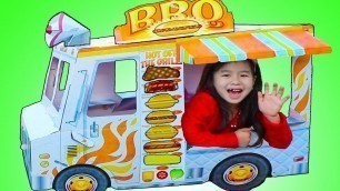 'Jannie Pretend Play with GIANT BBQ Food & Ice Cream Truck'