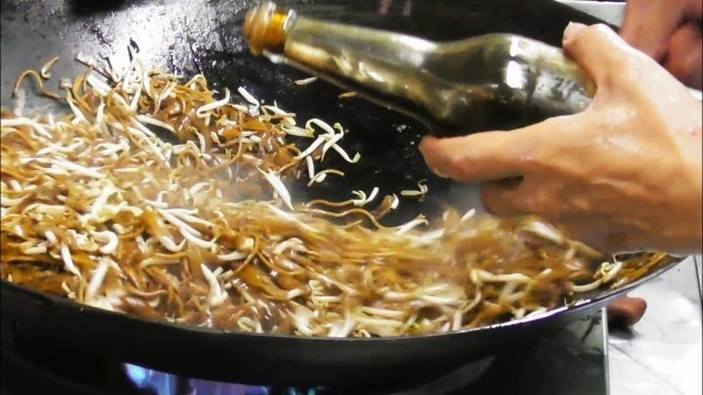 'Cockle And Egg Char Kuey Teow (Fried Noodle) | Malaysian Street Food'