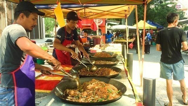 'MALAYSIAN STREET FOOD -MEE GORENG AND KUEY TEOW KERANG'