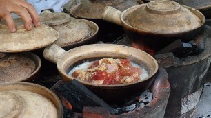 '토기에 쪄서 육즙이 살아있는 찜닭 밥 / claypot chicken rice - malaysian street food'