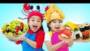 'Annie and Suri Pretend Play Making Sushi and Salad with Food Toys'