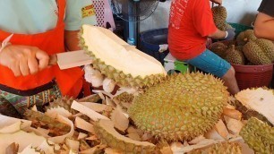 'Amazing Durian Cutting Skills in Thiland - Thai Street Food'