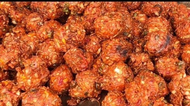 'MAKING CHINESE VEGETABLE MANCHURIAN (STREET FOOD)'