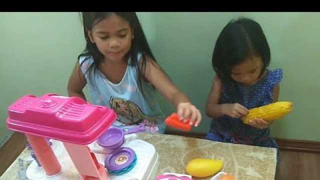 'Pretend Play with Kitchen Toys and REAL FOOD!!! Wow! @Aemi Lily Naya'