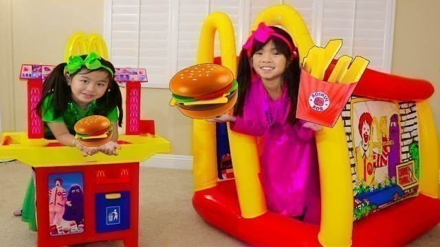 'Emma & Jannie Pretend Play w/ McDonalds Hamburger Restaurant Food Toys'