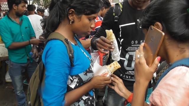 'Egg Roll Lover in Kolkata New Market | Street Food Loves You'