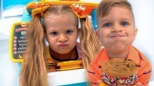 'Diana and Roma Pretend Play with Toy Food Truck'