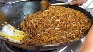 '말레이시아 볶음면, 미고랭 / stir-fried noodles, mee goreng - malaysian street food'