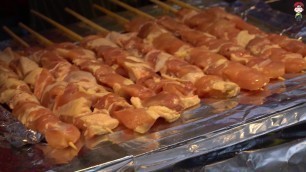 '한국거리음식 서울 명동 치킨꼬치 Korean street food Seoul Myeongdong chicken skewers'