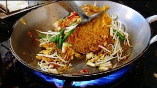 'Original Pad thai , Thailand street restaurant パッタイผัดไทย'