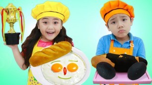 'Annie and Sammy Pretend Play Cooking Food Toy Competition with Kitchen Toys'