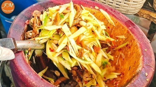 'Popular Spicy MANGO salad - Thai street food ยำมะม่วง'