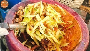 'Popular Spicy MANGO salad - Thai street food ยำมะม่วง'