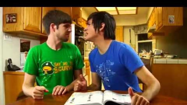 'Smosh Food Battle 2009 LATINO.mp4'