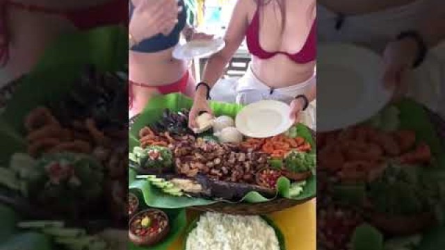 'Lahat masarap!! Ang food sa boodle lunch ni neyney wander #siargao  #boodlefight #phillipines'