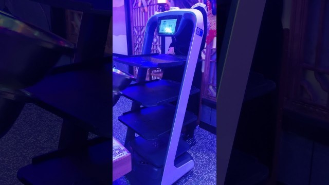 'Delivery Robot in Restaurant delivers food in Shenyang, China 餐厅送货机器人在沈阳送货, 中国'