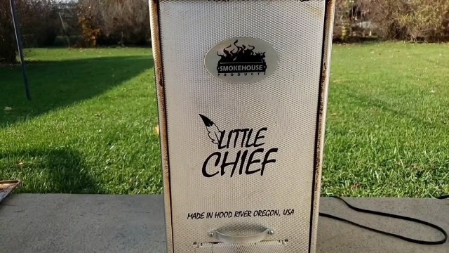 'How To Smoke Ribs with the Little Chief (Electric) Smoker'