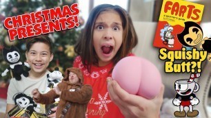 'I GOT A SQUISHY BUTT FOR CHRISTMAS!!! Opening Christmas Presents! What I Got For Christmas 2017!'