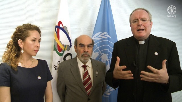 'Mons. Fernando Chica Arellano y el Director-General de la FAO'