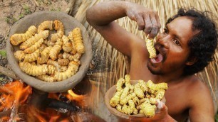 'Primitive Skills - A Forest Man Find Big Worms And Cooked - Cooking Worms Natural Food'