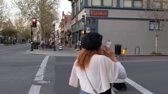 'Starship Food Delivery testing in Mountain View, strolling on Castro St'